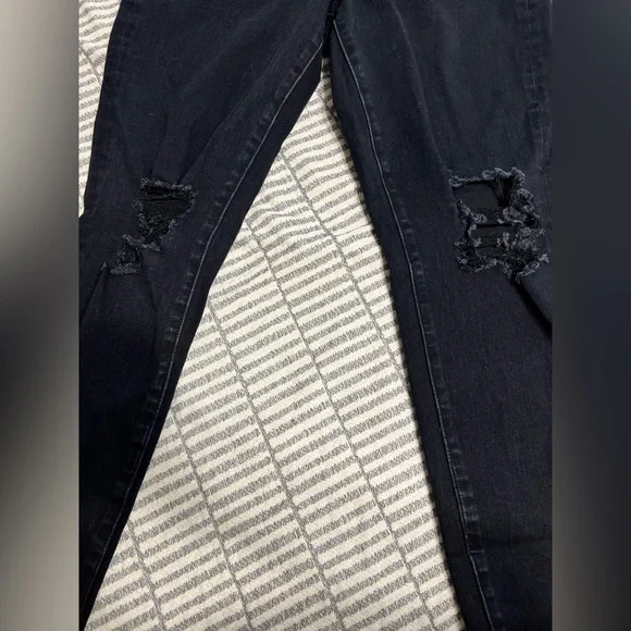 American Eagle Outfitters Black Skinny Distressed Jeans - Picture 2 of 4